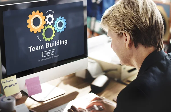 Businesswoman with team building on monitor — Stok fotoğraf
