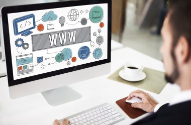 Web sitesi ile bilgisayar monitörü