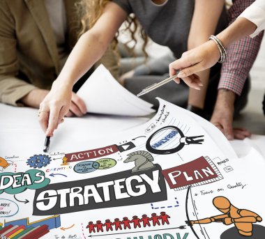 Poster ve strateji çalışma tasarımcılar