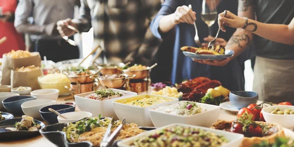 People enjoying food — Stock Photo, Image