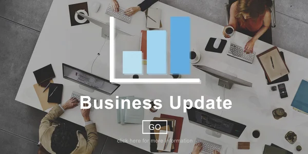 Empresários e atualização de negócios — Fotografia de Stock