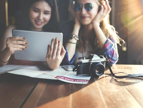 Girls Travelers and Adventure — Stock Photo, Image