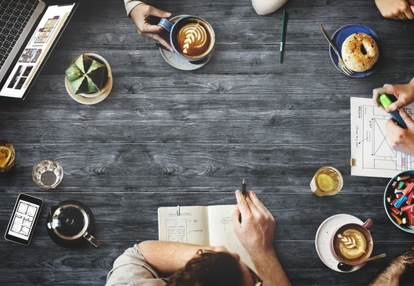 Op weergave op houten tafel — Stockfoto