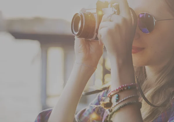 Fotógrafo menina viajando — Fotografia de Stock