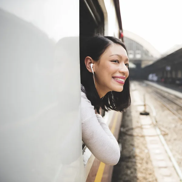 Asiatische Dame auf Reisen — Stockfoto