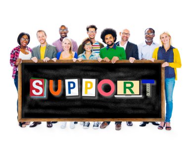 çok ırklı insanlar elele