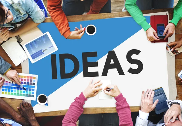 Geschäftsleute beim Brainstorming kreativer Ideen — Stockfoto