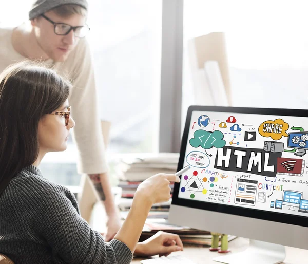 Html でモニターに表示中の女性 — ストック写真