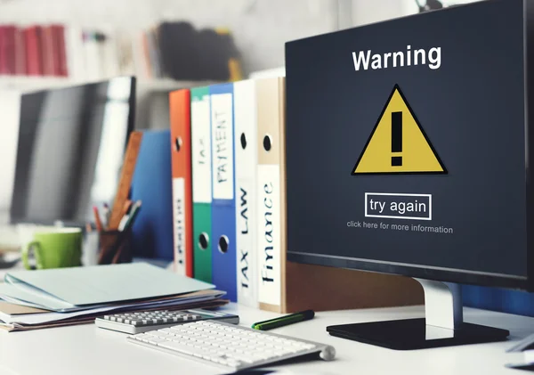 Advertencia en la computadora del monitor —  Fotos de Stock