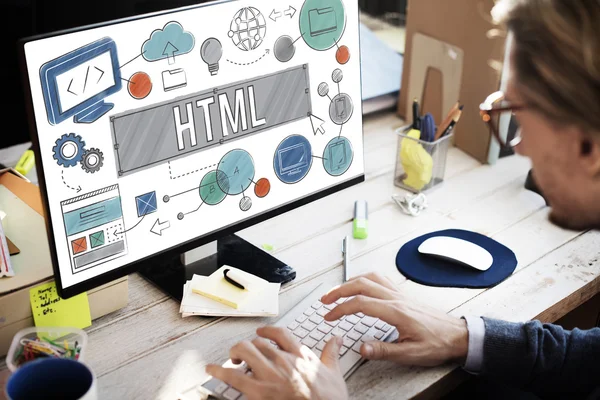 Hombre de negocios con código html en monitor — Foto de Stock