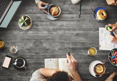 ahşap masa üzerinde Üstten Görünüm 