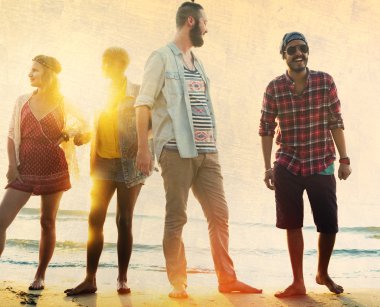 Arkadaşlar Out parti üzerinde asılı