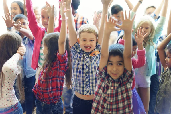 Adorables enfants heureux — Photo