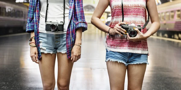 Chicas fotógrafas viajando —  Fotos de Stock