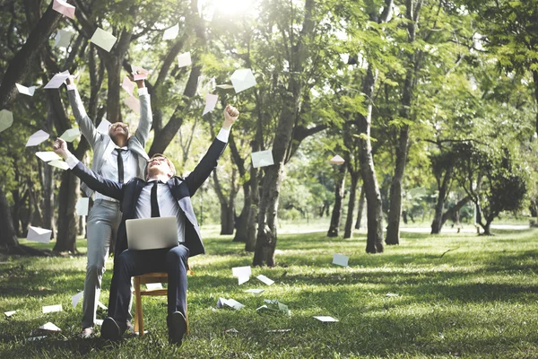 Unternehmerin und Geschäftsfrau im Freien — Stockfoto