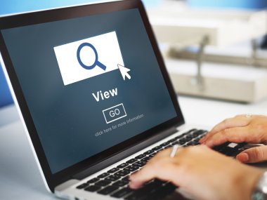 laptop ekranında Manzaralı 