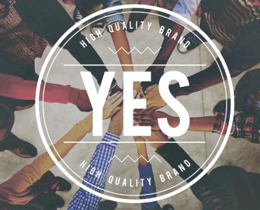 çok ırklı insanlar elele