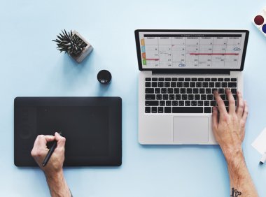 Tablo Araçları ön plana ile laptop tasarım  