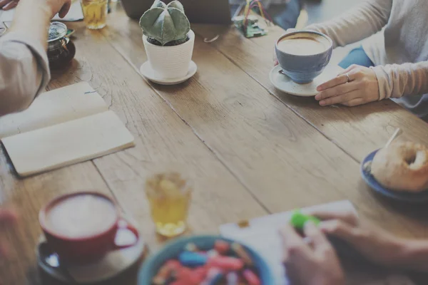 Reunión de personas para el concepto de pausa de café — Foto de Stock