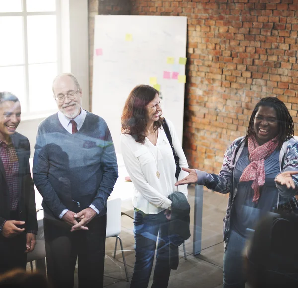 Diversiteit mensen tijdens vergadering — Stockfoto