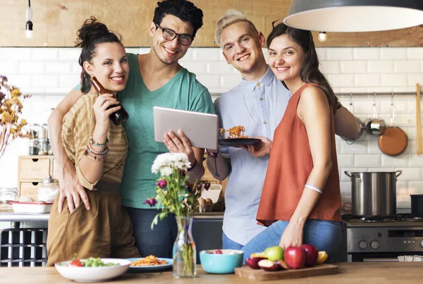 Amici Felicità in cucina — Foto Stock