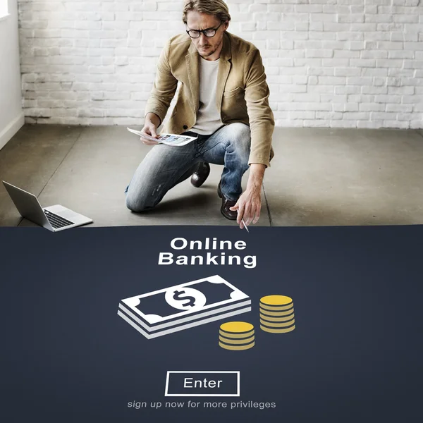 Zakenman werken met Online Banking — Stockfoto