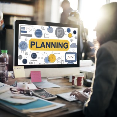 iş kadını bilgisayar ile çalışma