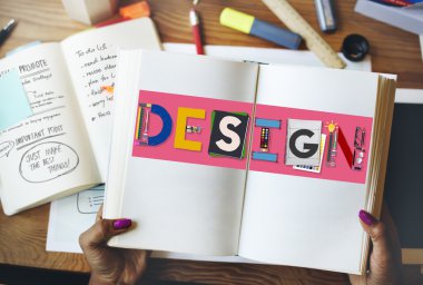 kadın holding kitap tasarımı ile