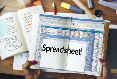 kadın holding Rezervasyonunuzu elektronik tablo ile
