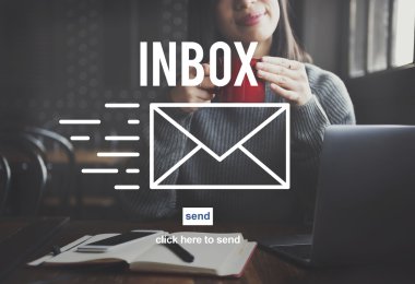 Asyalı kadın ile laptop