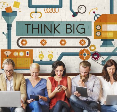 insanlar cihazlar ile oturup büyük düşünmek