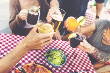 İçecekler içme arkadaş