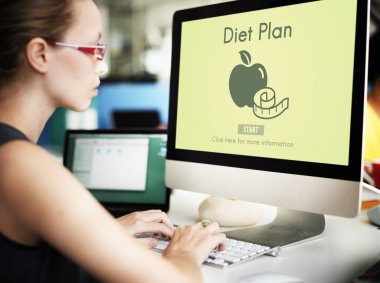 Diyet planı ile bilgisayar monitör