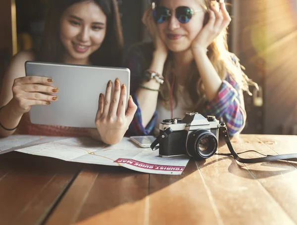 Girls Travelers and Adventure — Stock Photo, Image