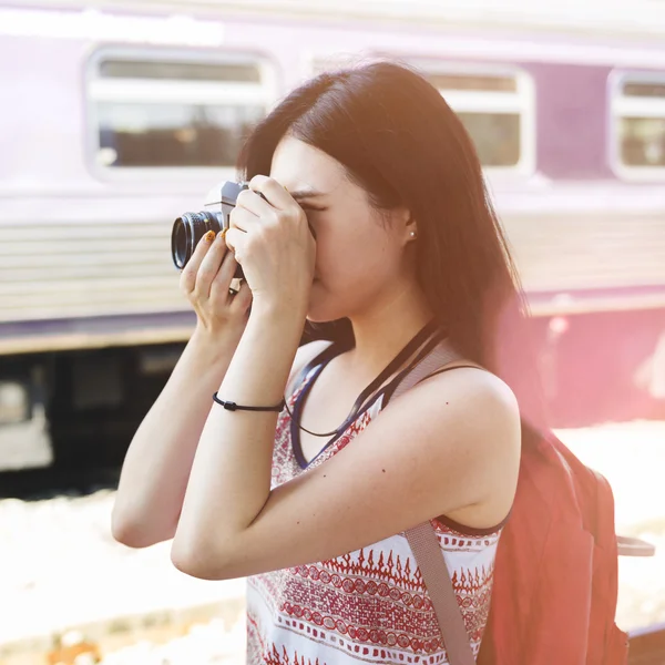 Fotógrafo menina viajando — Fotografia de Stock