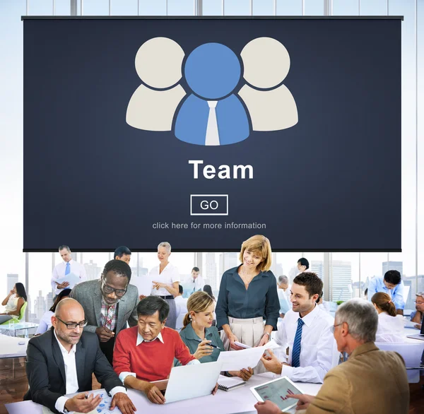 Bedrijfsteam werkt samen — Stockfoto