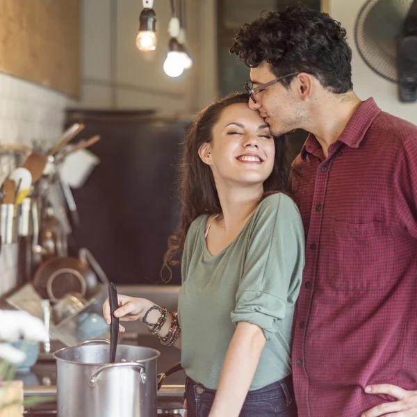 Paar samen koken — Stockfoto