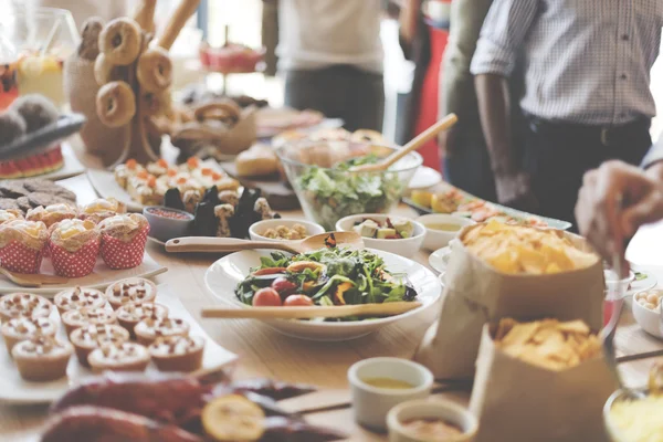 People enjoying food — Stock Photo, Image