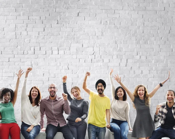 Diversidad personas con las manos arriba —  Fotos de Stock