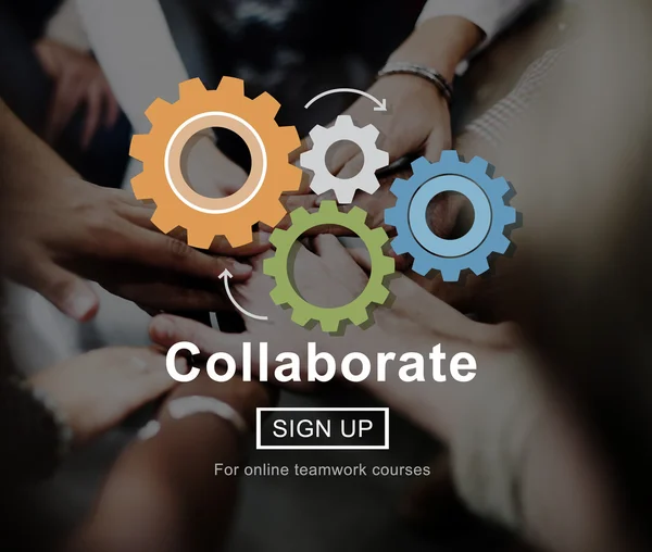 Persone con le mani unite e collaborano — Foto Stock