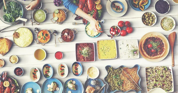 Friends eating for big table — Stock Photo, Image