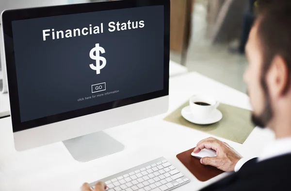 Datorskärm med finansiella status — Stockfoto