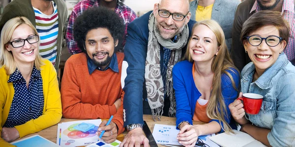 Gemeinsam Brainstorming betreiben — Stockfoto