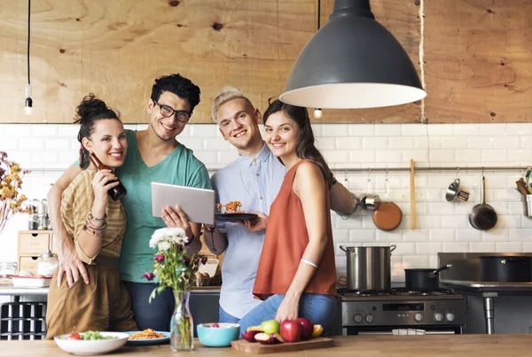 Amici Felicità in cucina — Foto Stock