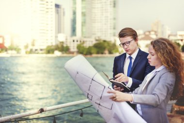 iş adamı ve iş kadını mühendisleri