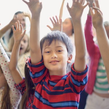 neşeli çocuklar birlikte