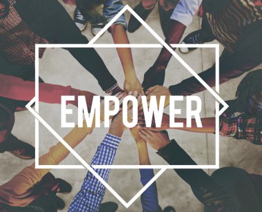 çok ırklı insanlar elele