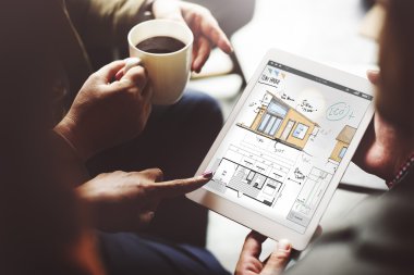 İnsanlar kahve molası internet tarama 