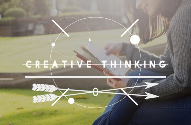  Asyalı kadın kitap okumak