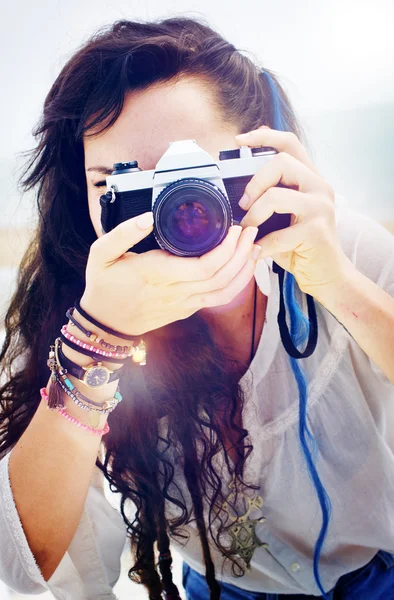 Mulher Fotógrafa bonita — Fotografia de Stock